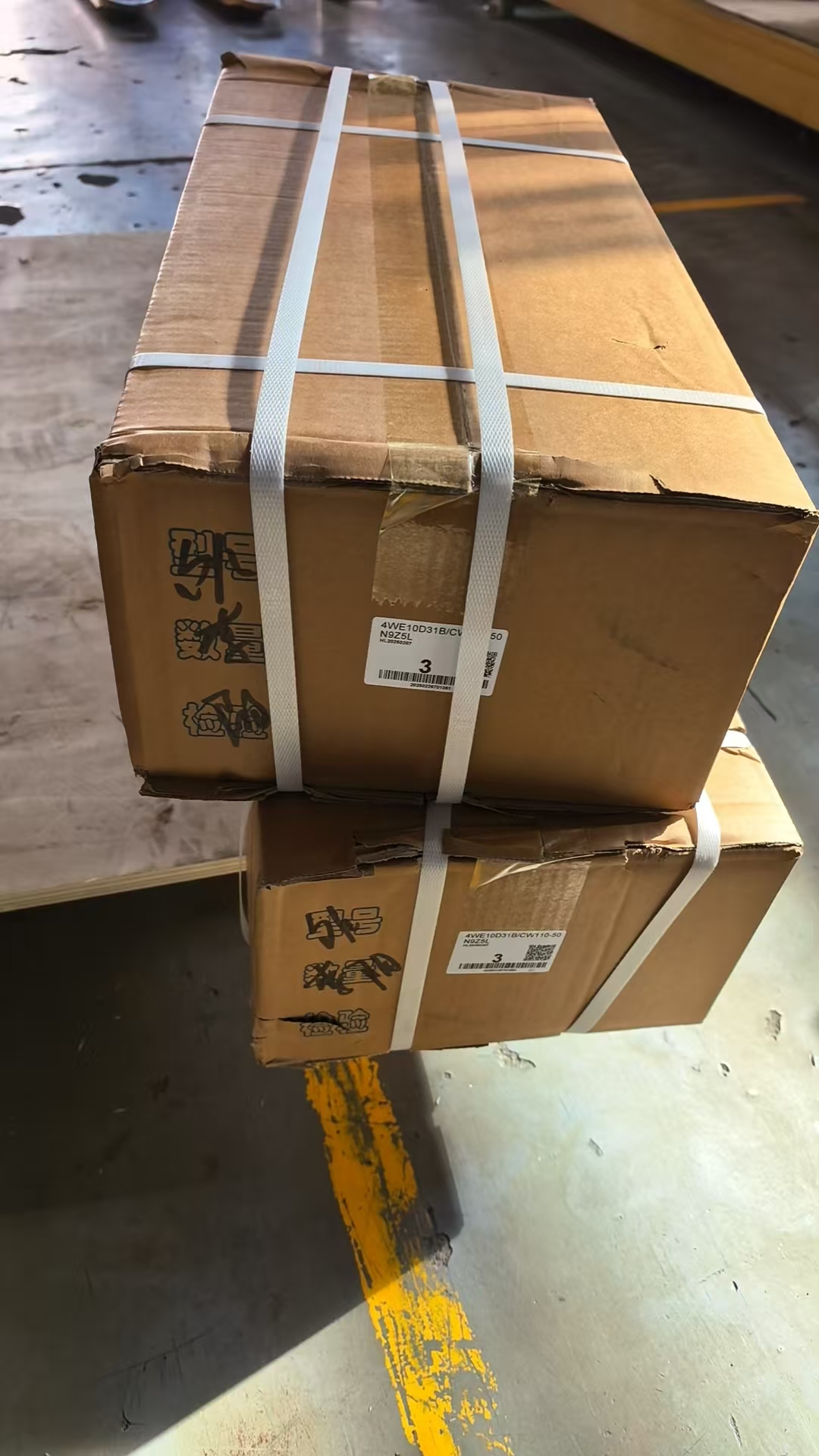 إشعار الشحن اليوم-6pcs 4we10d31b صمامات اتجاهية